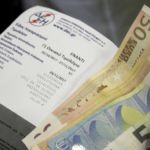 Στα ράφια των σούπερ μάρκετ οι ταμπέλες για τα προϊόντα με έκπτωση 5% – «Πράσινο φως» για 100 κωδικούς