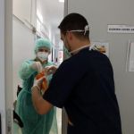 Μια ανάσα πριν τους 1.000 οι νεκροί – 3.038 νέα κρούσματα – 99 στην Περιφέρεια!
