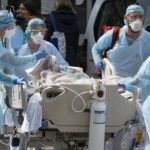 ‘Ελληνας καθηγητής του ΜΙΤ εξηγεί πώς αντιδρά ο οργανισμός εάν κάποιος κολλήσει Κορωνοϊό φορώντας μάσκα