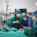 Με 6 άτομα στο τραπέζι και ωράριο ανοίγει η εστίαση – Όλα τα μέτρα για τις ημέρες του Πάσχα (video)