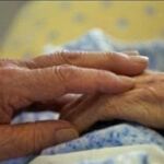 Συνελήφθη o 59χρονος στα Γρεβενά – Κατηγορείται ότι σκότωσε τη μητέρα του – Βιαζόταν και να την κηδέψει!