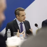 Τέλος τα «αυθαίρετα» τραπέζια καφετεριών σε πλατείες και πεζοδρόμια